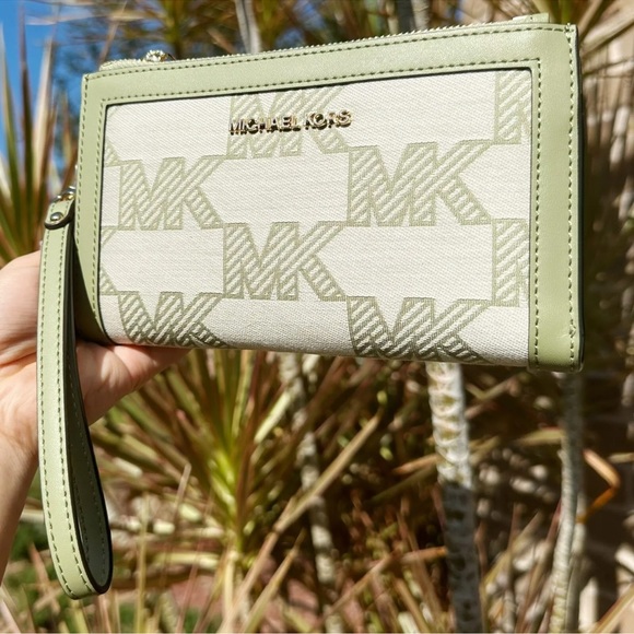 Michael Kors Jet Set Travel Double Zip Phone Wristlet Wallet Green - Picture 4 of 4